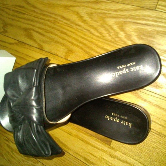 Black womens Kate Spade slipper, Size 6. - Picture 2 of 2